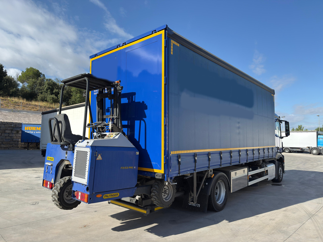 MERCEDES BENZ 18.33 Antos E6 (Self-portable) - Curtain side truck: picture 3 MERCEDES BENZ 18.33 Antos E6 (Self-portable) - Curtain side truck: picture 3