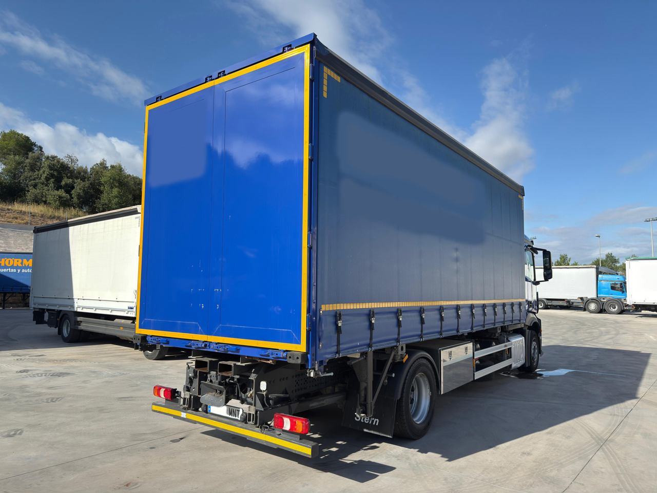 MERCEDES BENZ 18.33 Antos E6 (Self-portable) - Curtain side truck: picture 3 MERCEDES BENZ 18.33 Antos E6 (Self-portable) - Curtain side truck: picture 3