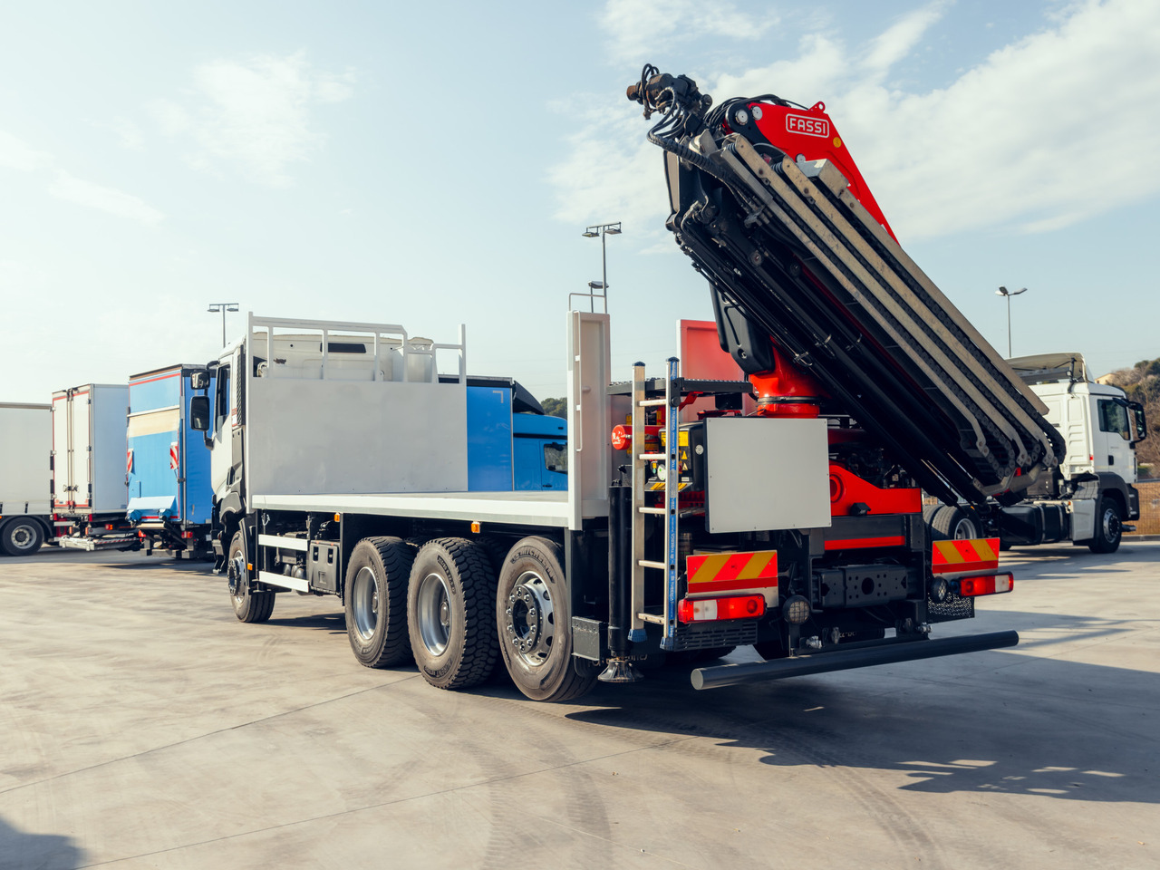RENAULT C460 E6 (Platform) - Dropside/ Flatbed truck, Crane truck: picture 5 RENAULT C460 E6 (Platform) - Dropside/ Flatbed truck, Crane truck: picture 5