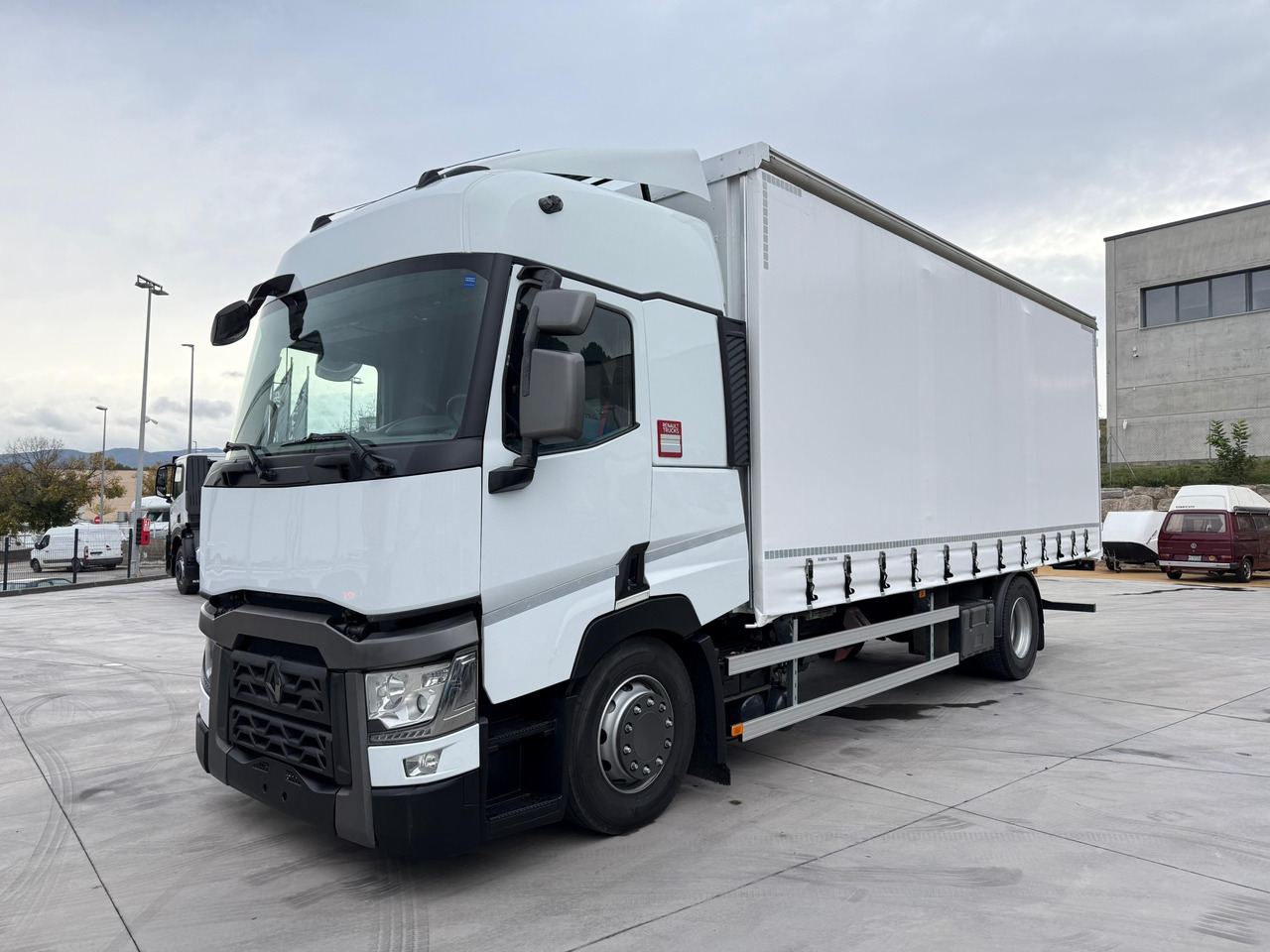 RENAULT T430 E6 (Tauliner) - Curtain side truck: picture 1 RENAULT T430 E6 (Tauliner) - Curtain side truck: picture 1