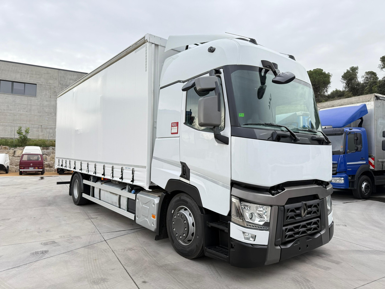 RENAULT T430 E6 (Tauliner) - Curtain side truck: picture 2 RENAULT T430 E6 (Tauliner) - Curtain side truck: picture 2