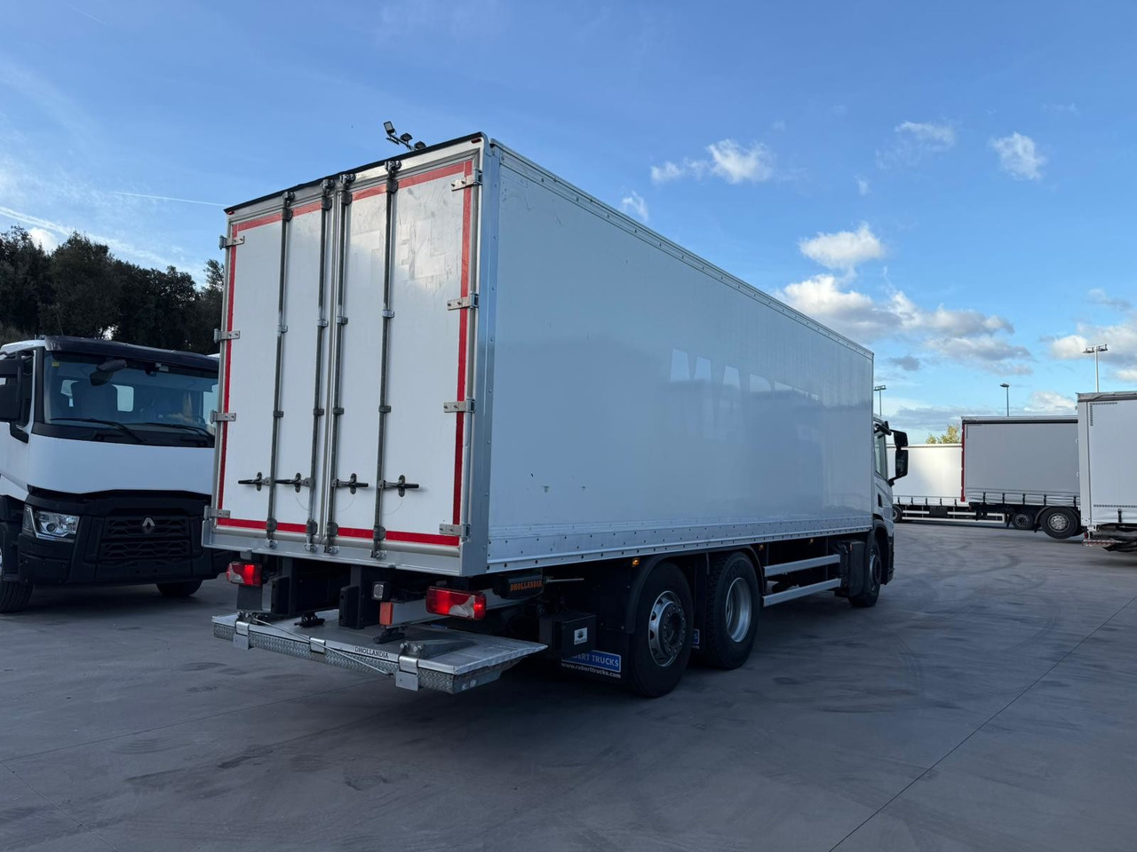 SCANIA P360 E6 (VAN) - Box truck: picture 4 SCANIA P360 E6 (VAN) - Box truck: picture 4