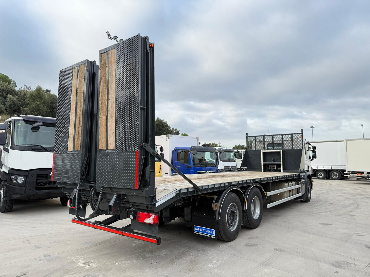 SCANIA P410 E6 (Platform) - Car transporter truck: picture 3 SCANIA P410 E6 (Platform) - Car transporter truck: picture 3