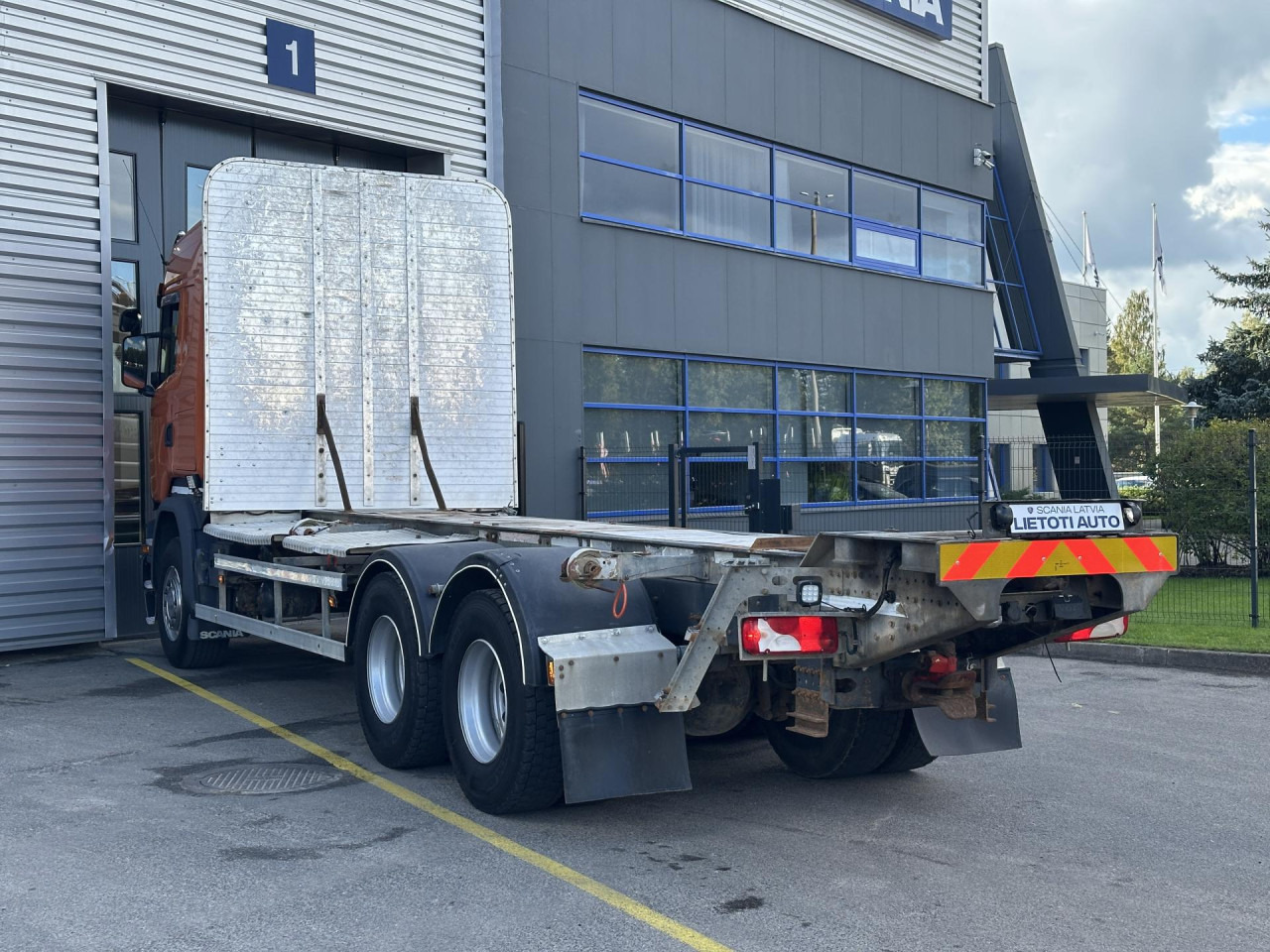 SCANIA R 450 CB6x4HHZ - Cab chassis truck: picture 5 SCANIA R 450 CB6x4HHZ - Cab chassis truck: picture 5