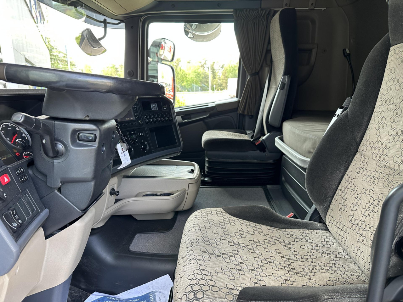 SCANIA R 450 LA4x2MNA - Tractor unit: picture 2 SCANIA R 450 LA4x2MNA - Tractor unit: picture 2