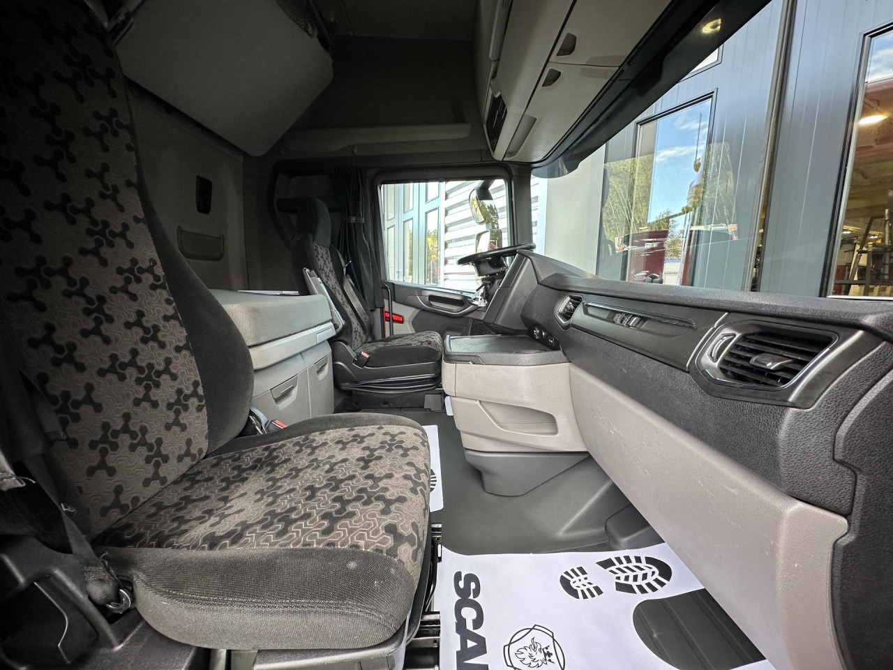 Tractor unit SCANIA S 450 A6x2NB: picture 8