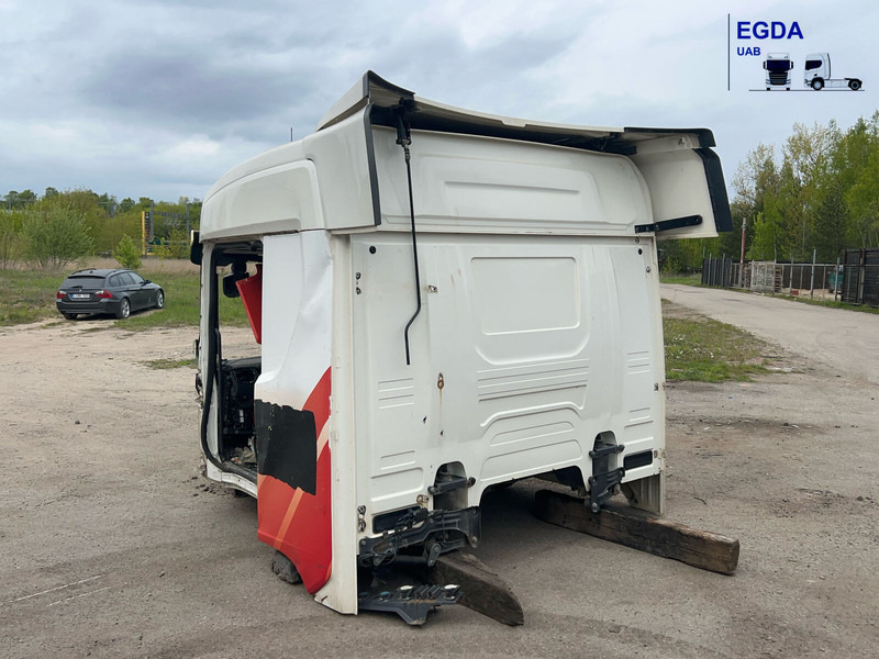 Scania - Cab and interior: picture 1 Scania - Cab and interior: picture 1