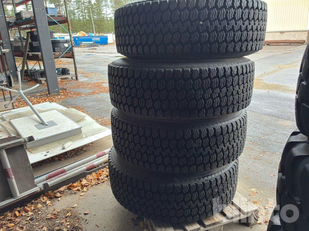 Bridgestone 385/65 R 22.5 - Wheel and tire package for Construction machinery: picture 3 Bridgestone 385/65 R 22.5 - Wheel and tire package for Construction machinery: picture 3
