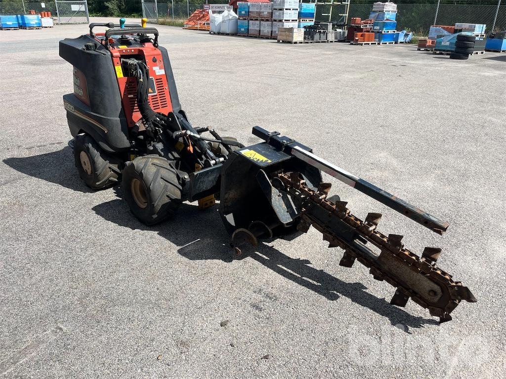Ditch Witch R300 - Trencher: picture 3 Ditch Witch R300 - Trencher: picture 3