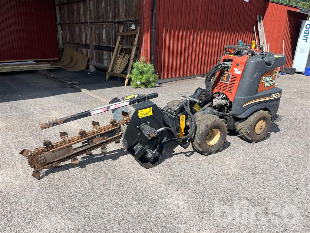 Ditch Witch R300 - Trencher: picture 1 Ditch Witch R300 - Trencher: picture 1
