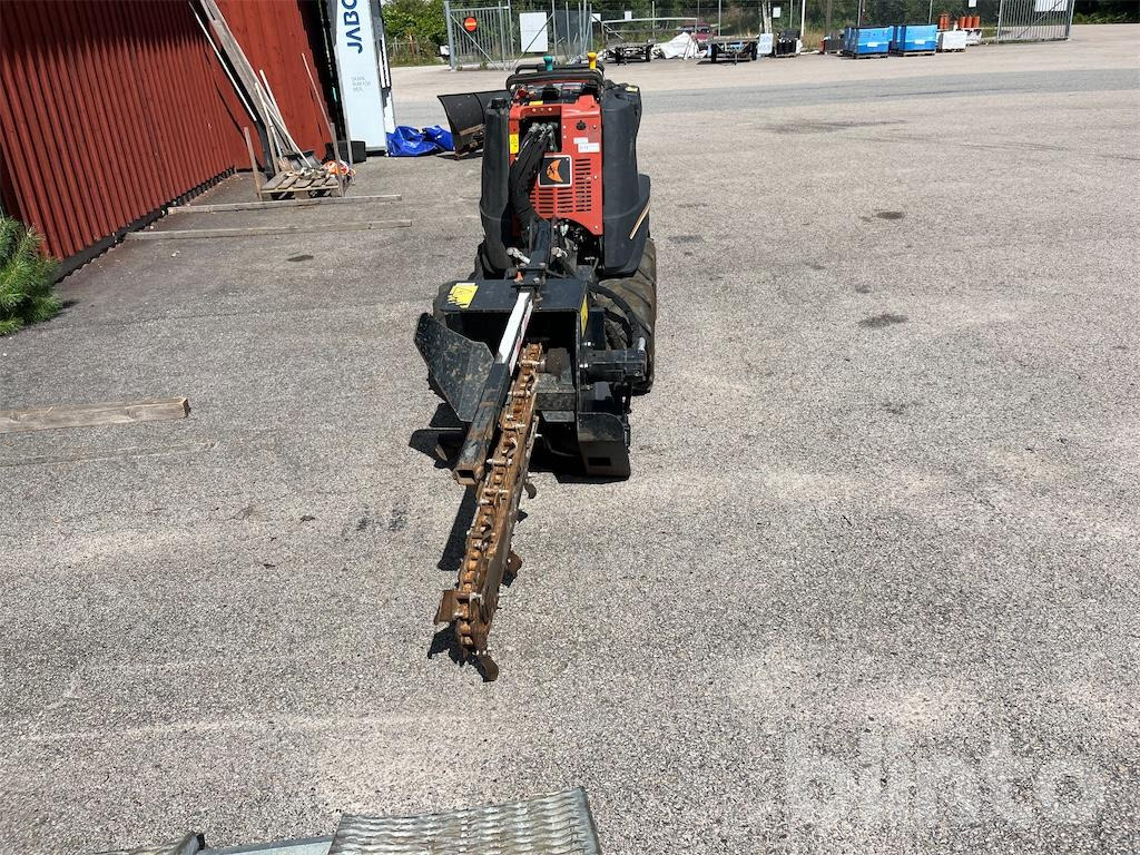 Ditch Witch R300 - Trencher: picture 2 Ditch Witch R300 - Trencher: picture 2