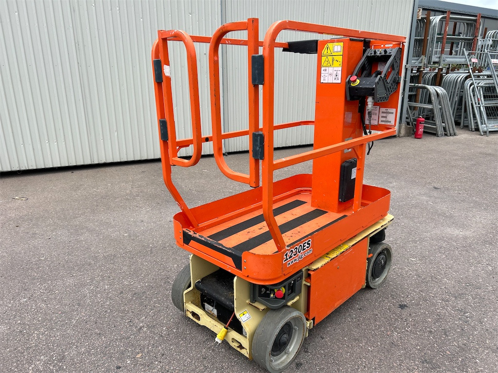 JLG 1230 ES - Vertical mast lift: picture 3 JLG 1230 ES - Vertical mast lift: picture 3