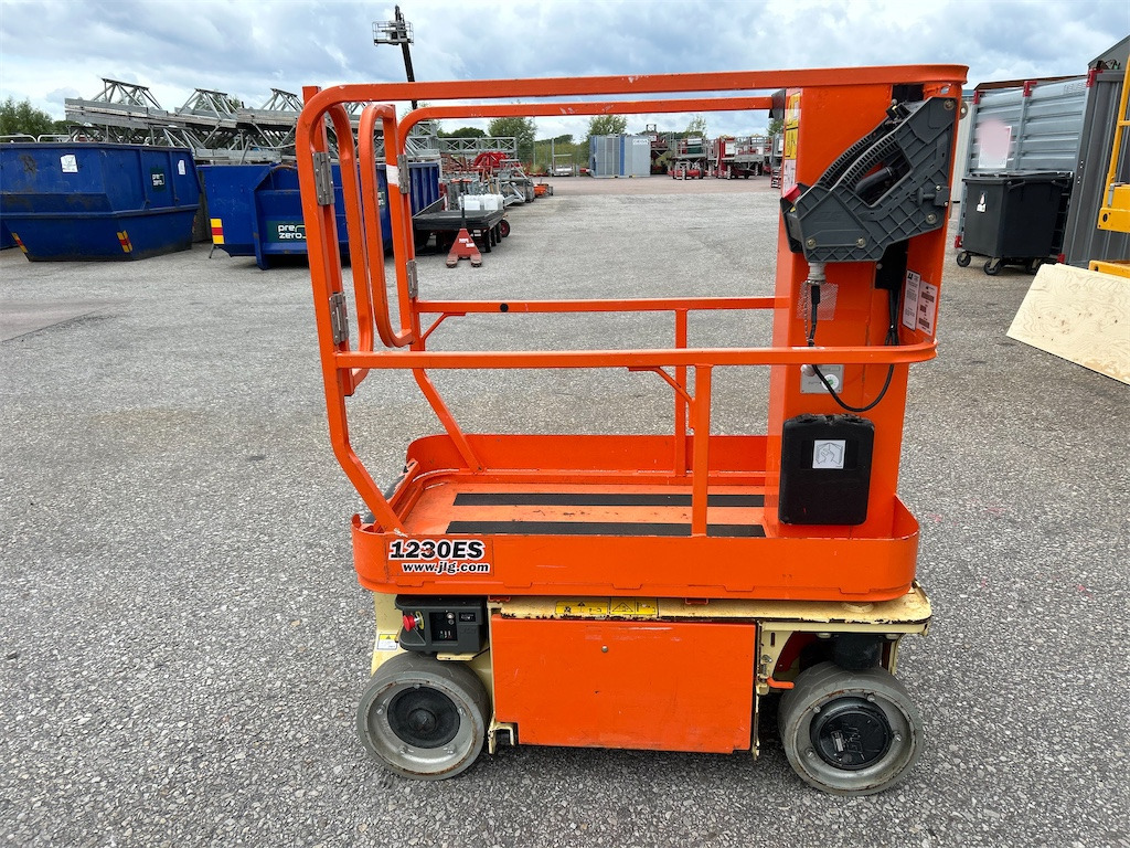 JLG 1230 ES - Vertical mast lift: picture 1 JLG 1230 ES - Vertical mast lift: picture 1