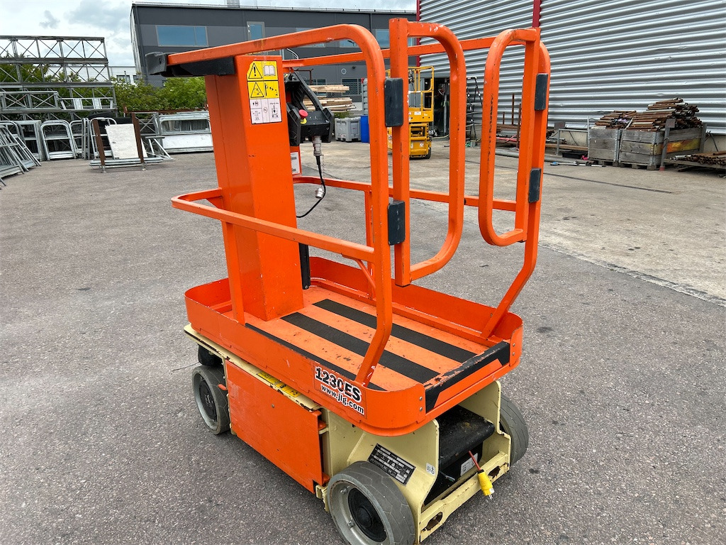 JLG 1230 ES - Vertical mast lift: picture 5 JLG 1230 ES - Vertical mast lift: picture 5