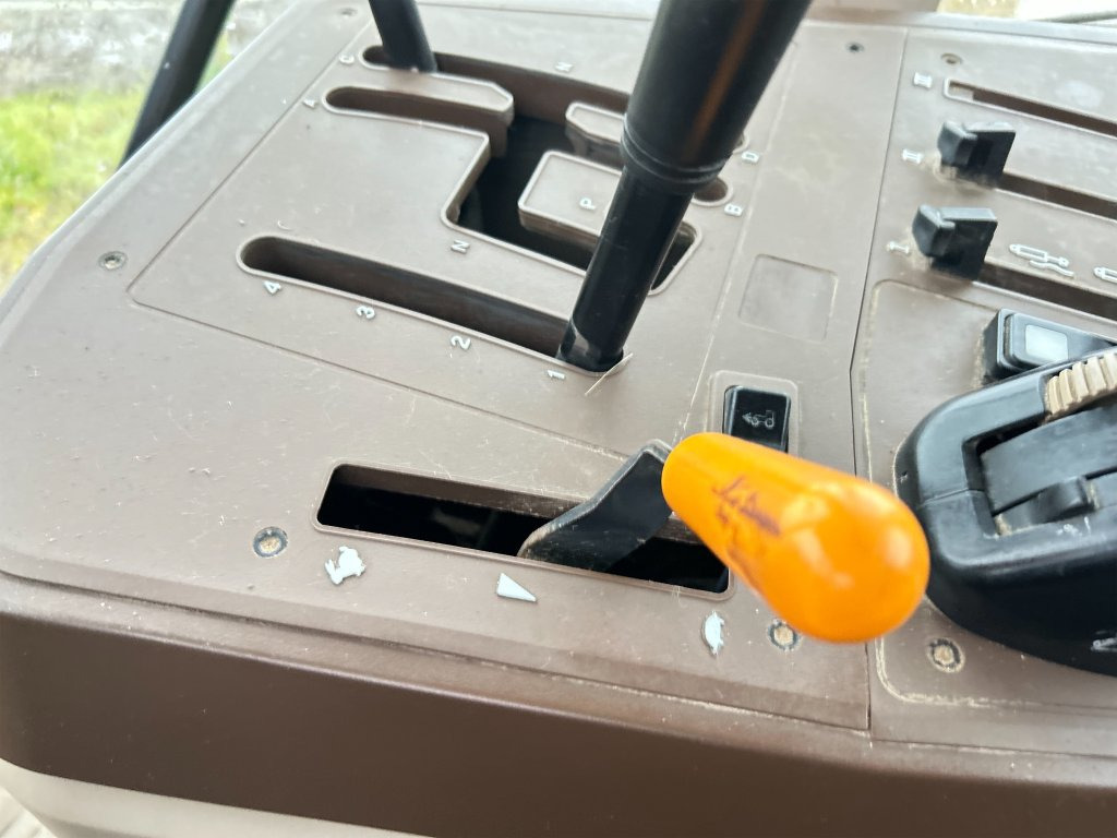 Farm tractor JOHN DEERE 6320E: picture 50