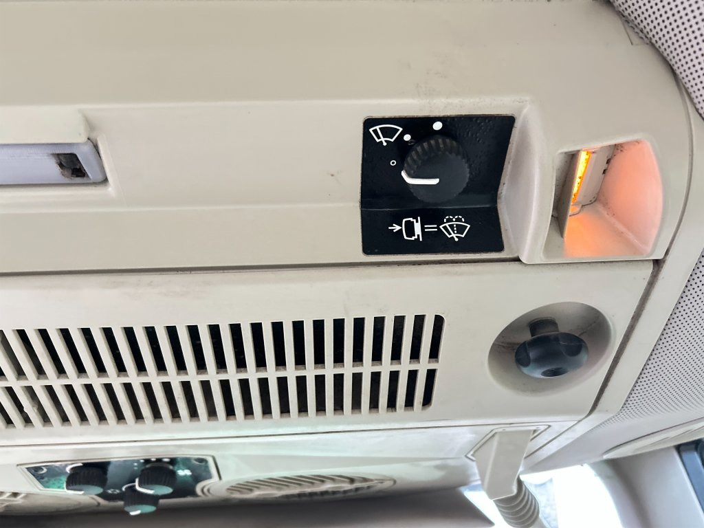 Farm tractor JOHN DEERE 6320E: picture 46