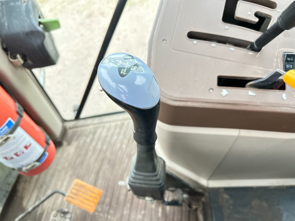 Farm tractor JOHN DEERE 6320E: picture 49