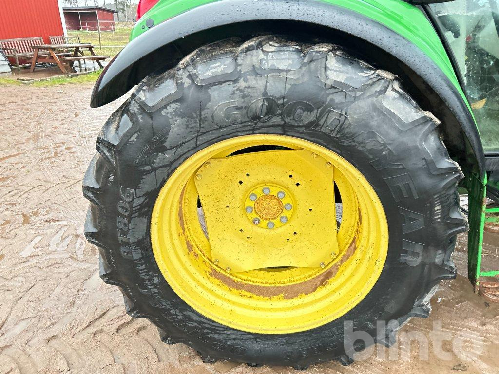 Farm tractor JOHN DEERE 6320E: picture 9