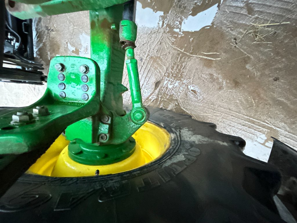 Farm tractor JOHN DEERE 6320E: picture 39