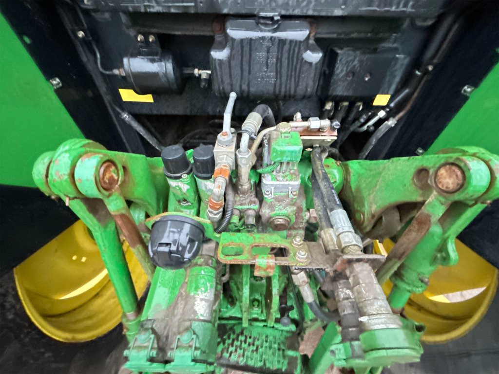 Farm tractor JOHN DEERE 6320E: picture 19