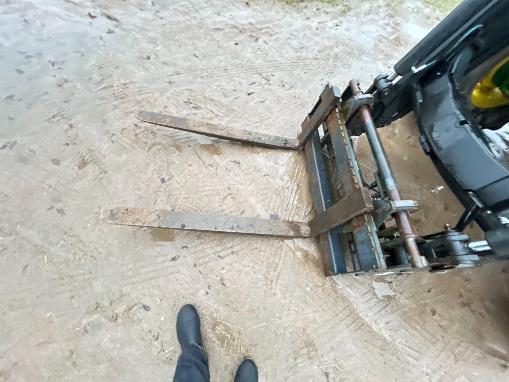 Farm tractor JOHN DEERE 6320E: picture 30