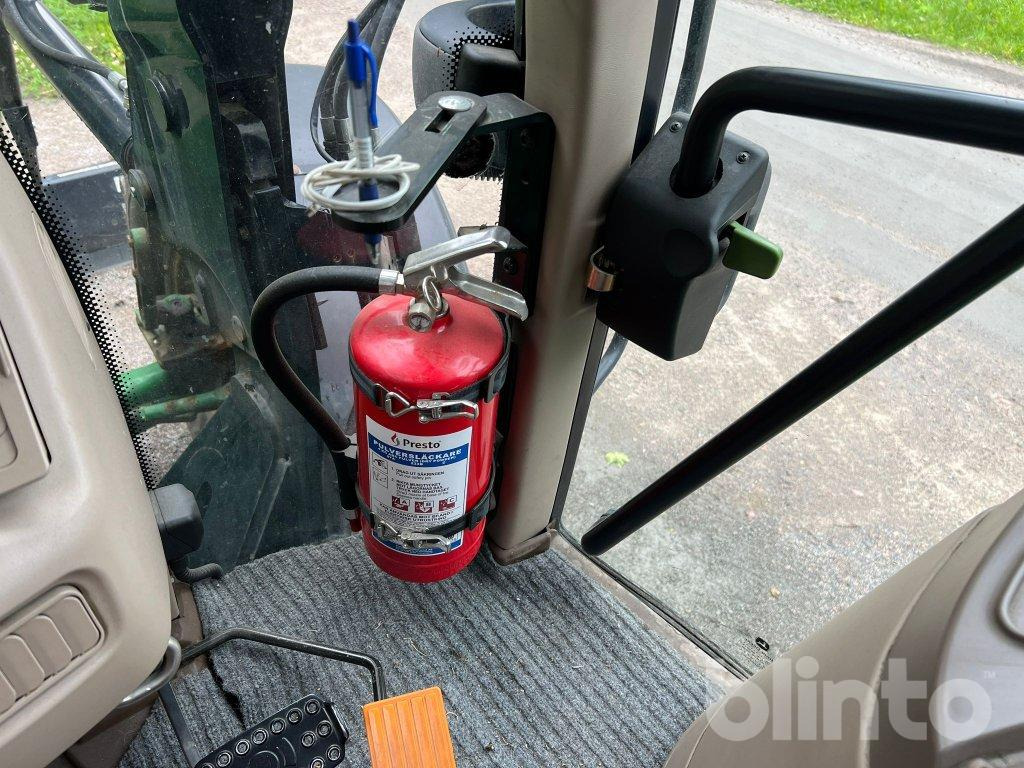 Farm tractor JOHN DEERE 6830 med lastare: picture 14