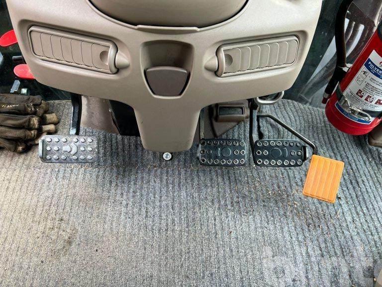 Farm tractor JOHN DEERE 6830 med lastare: picture 20