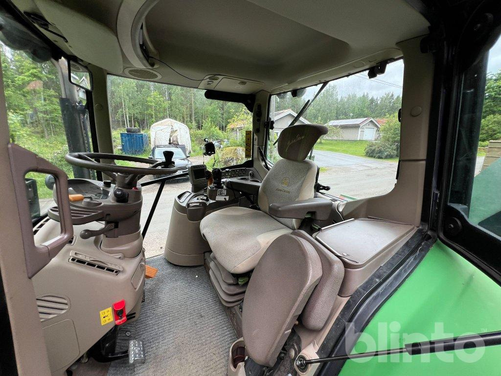 Farm tractor JOHN DEERE 6830 med lastare: picture 21