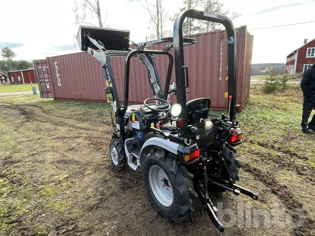 Landtrac 4wd med lastare - Compact tractor: picture 3 Landtrac 4wd med lastare - Compact tractor: picture 3