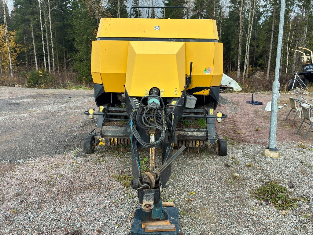 New Holland BB940A - Square baler: picture 2 New Holland BB940A - Square baler: picture 2