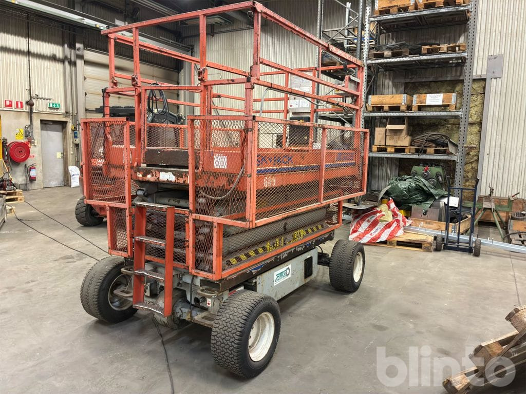 Skyjack 6832E - Scissor lift: picture 5 Skyjack 6832E - Scissor lift: picture 5
