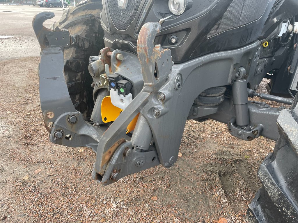 VALTRA T214 - Farm tractor: picture 5 VALTRA T214 - Farm tractor: picture 5