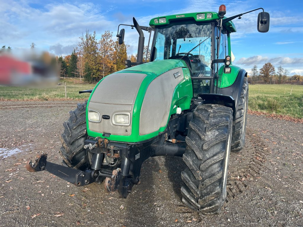 Valtra T140 4WD med frontlyft - Farm tractor: picture 2 Valtra T140 4WD med frontlyft - Farm tractor: picture 2