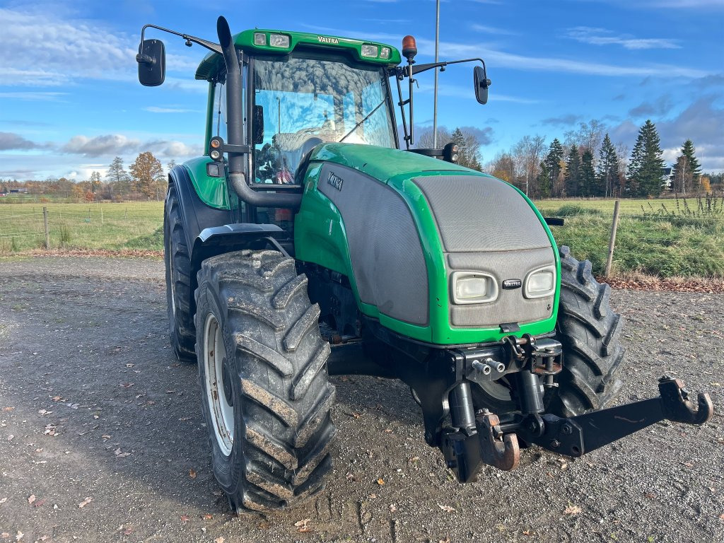 Valtra T140 4WD med frontlyft - Farm tractor: picture 4 Valtra T140 4WD med frontlyft - Farm tractor: picture 4