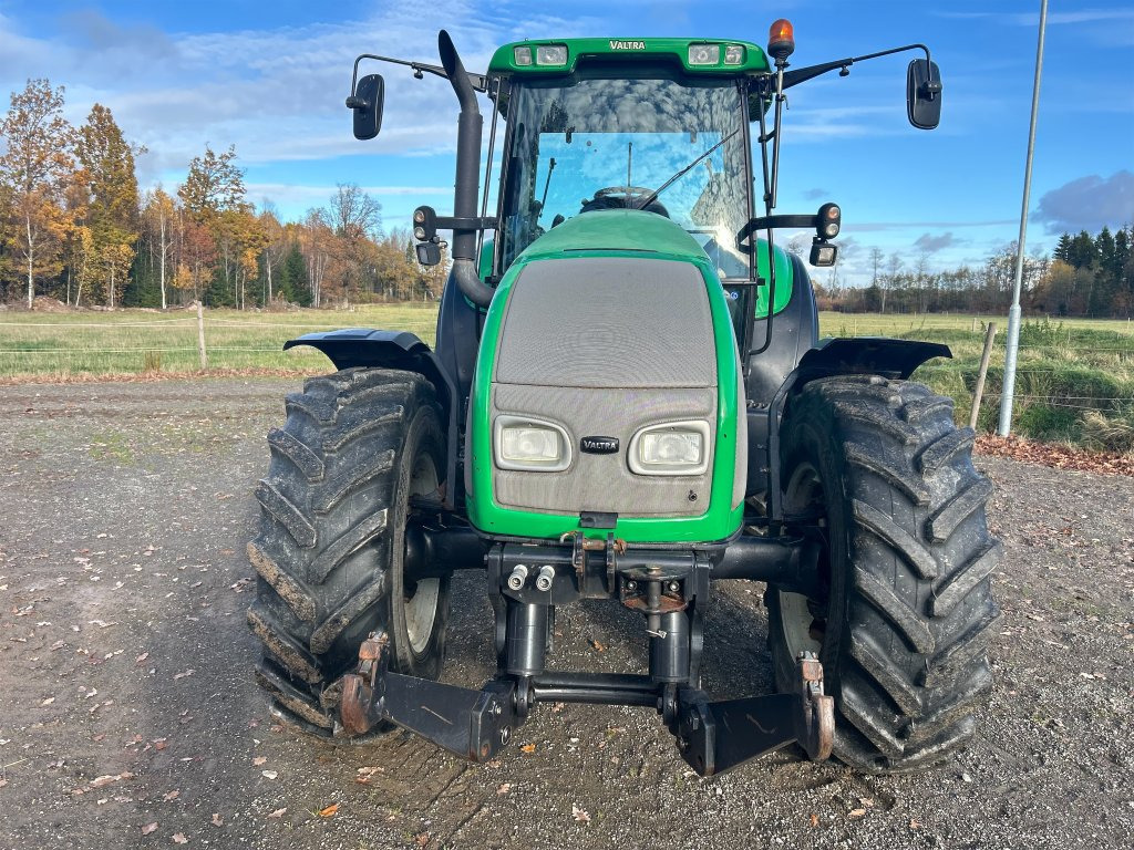 Valtra T140 4WD med frontlyft - Farm tractor: picture 3 Valtra T140 4WD med frontlyft - Farm tractor: picture 3