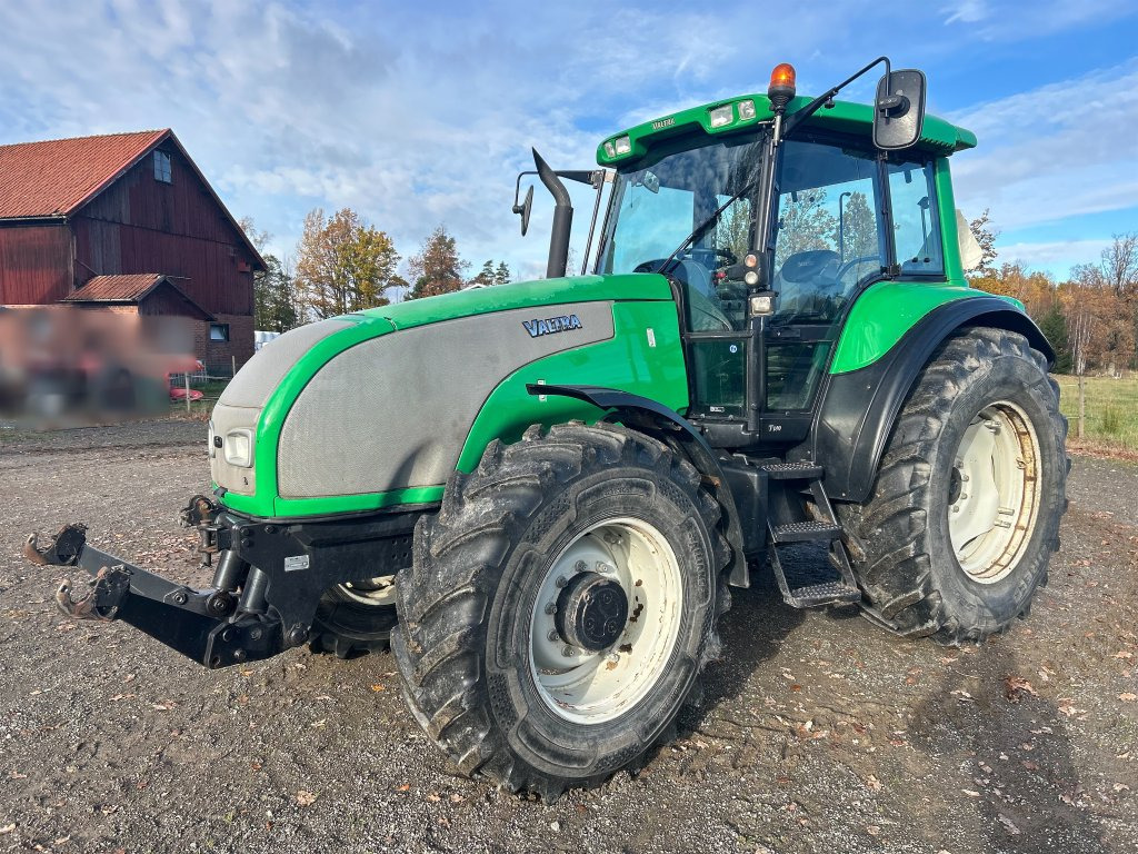 Valtra T140 4WD med frontlyft - Farm tractor: picture 1 Valtra T140 4WD med frontlyft - Farm tractor: picture 1