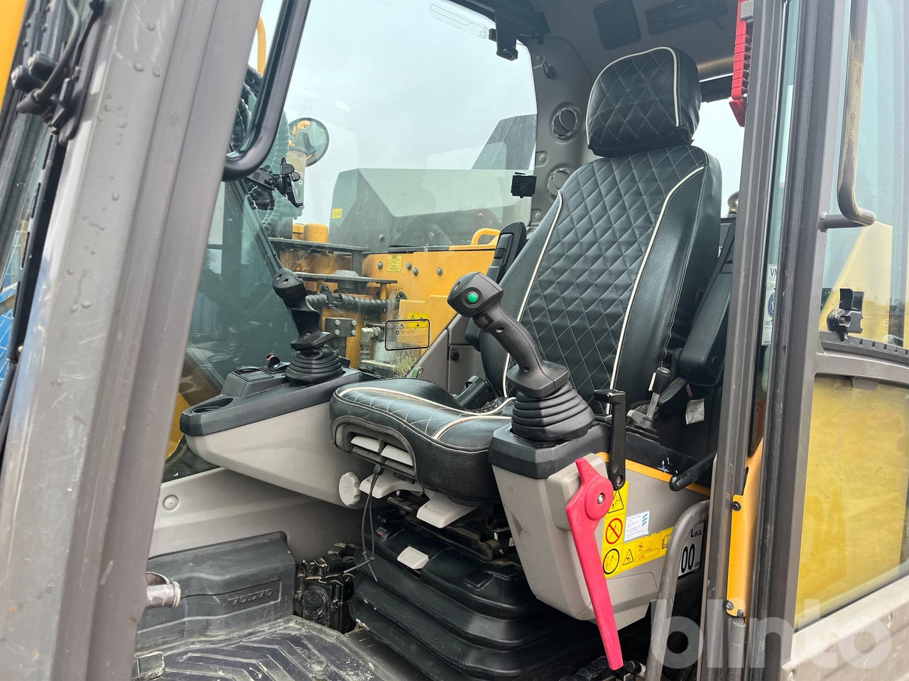 Crawler excavator Volvo ECR145EL: picture 14