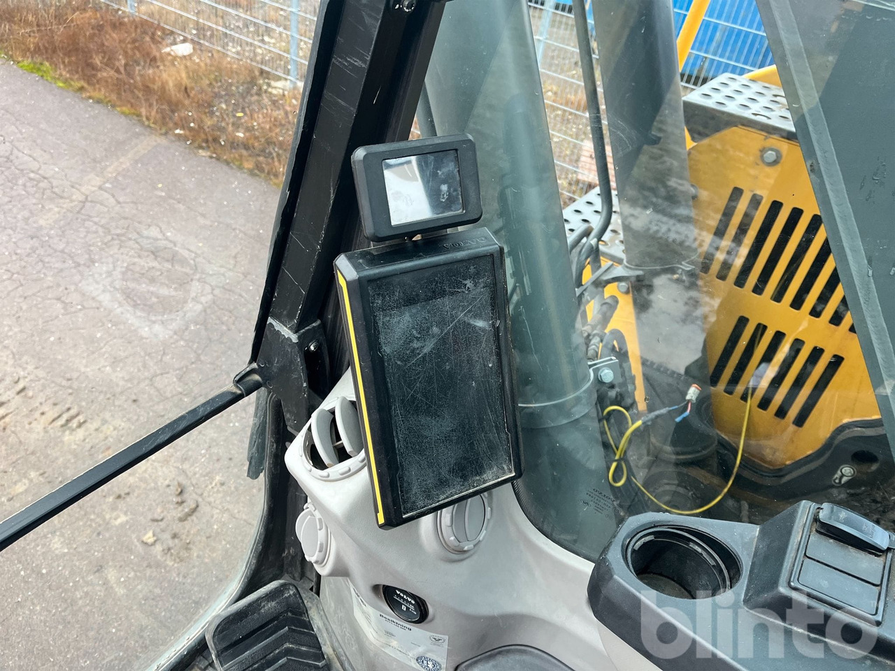 Crawler excavator Volvo ECR145EL: picture 20