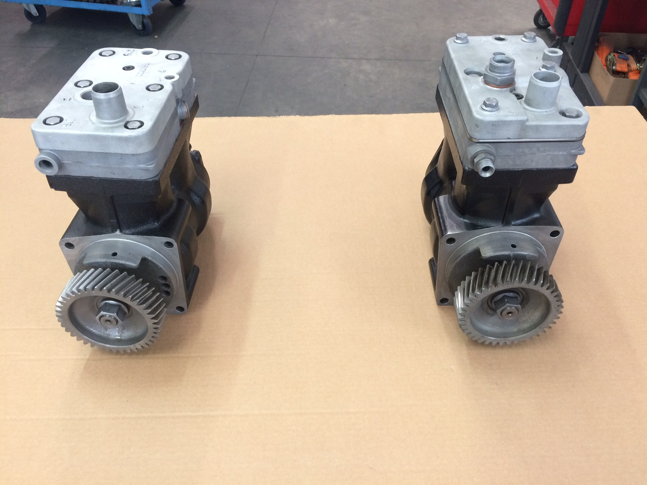 COMPRESSORE ARIA BICILINDRICO MOTORE MERCEDES OM906 - Air compressor: picture 1 COMPRESSORE ARIA BICILINDRICO MOTORE MERCEDES OM906 - Air compressor: picture 1