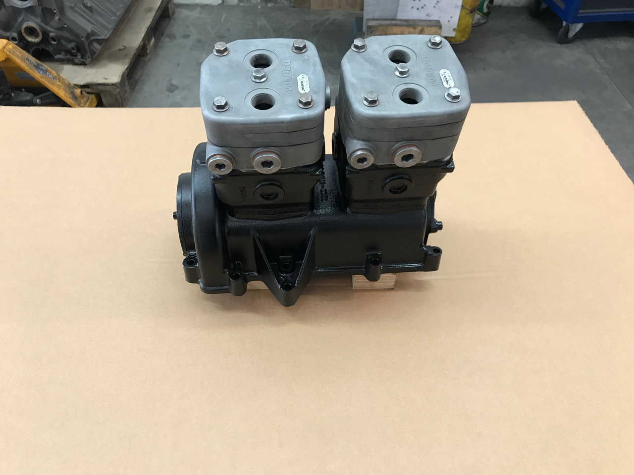 COMPRESSORE ARIA BICILINDRICO RAFFREDDATO AD ACQUA - MAN 51541007190 - Air compressor: picture 3 COMPRESSORE ARIA BICILINDRICO RAFFREDDATO AD ACQUA - MAN 51541007190 - Air compressor: picture 3