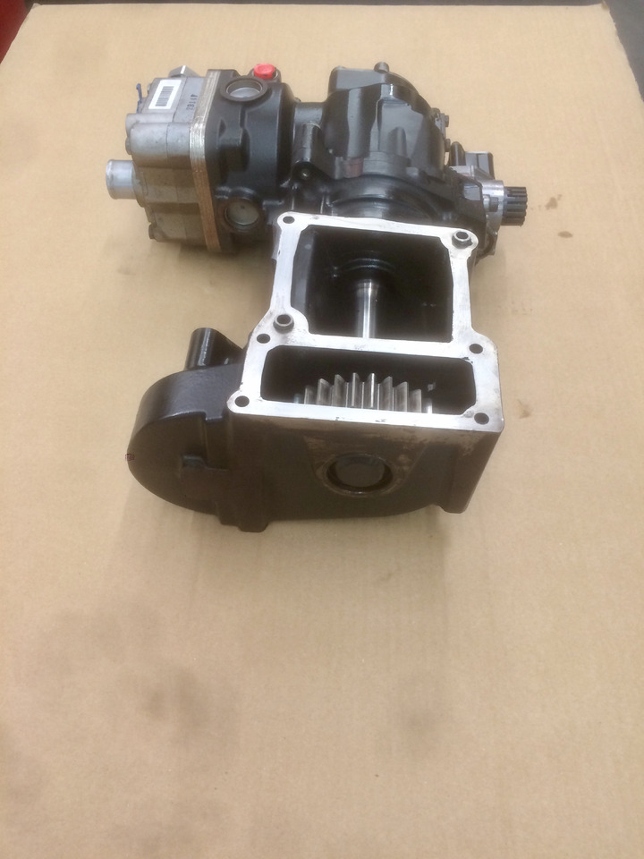 COMPRESSORE ARIA MONOCILINDRICO CON FRIZIONE MAN / KNORR - Air compressor: picture 2 COMPRESSORE ARIA MONOCILINDRICO CON FRIZIONE MAN / KNORR - Air compressor: picture 2