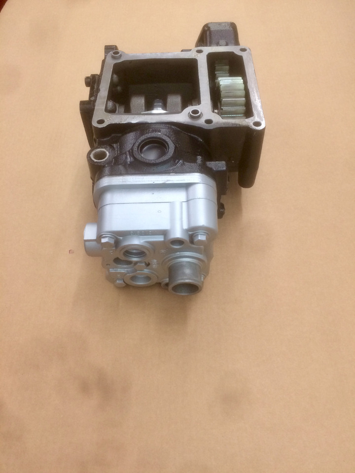 COMPRESSORE ARIA MONOCILINDRICO CON PRESA DI FORZA MAN / KNORR - Air compressor: picture 5 COMPRESSORE ARIA MONOCILINDRICO CON PRESA DI FORZA MAN / KNORR - Air compressor: picture 5