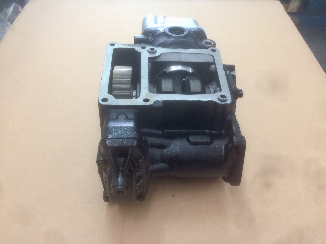 COMPRESSORE ARIA MONOCILINDRICO CON PRESA DI FORZA MAN / KNORR - Air compressor: picture 3 COMPRESSORE ARIA MONOCILINDRICO CON PRESA DI FORZA MAN / KNORR - Air compressor: picture 3