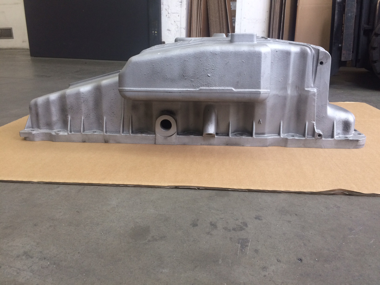 COPPA OLIO MERCEDES OM906 - VERSIONE BUS - A9060102713 - Oil pan for Bus: picture 5 COPPA OLIO MERCEDES OM906 - VERSIONE BUS - A9060102713 - Oil pan for Bus: picture 5