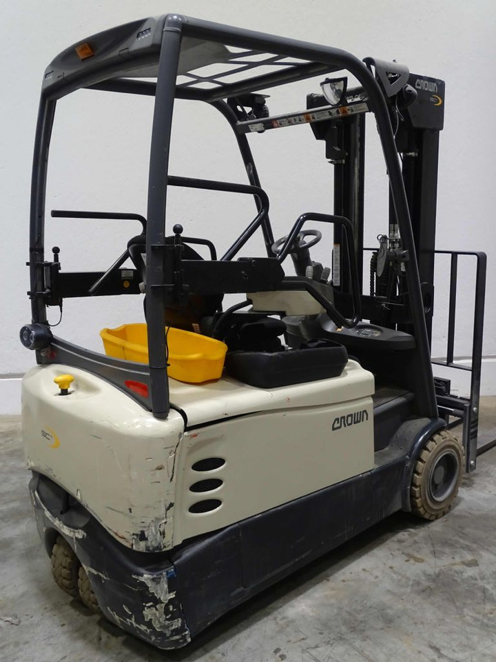 Crown SCT6060-2.0 - Electric forklift: picture 5 Crown SCT6060-2.0 - Electric forklift: picture 5