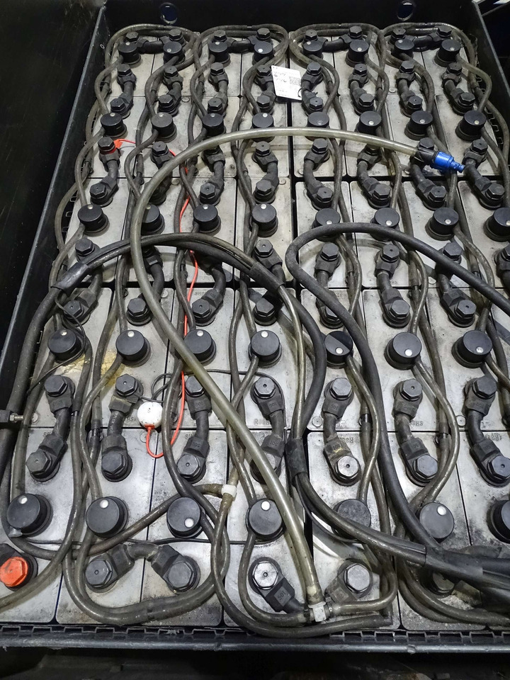 Linde P250 - Tow tractor: picture 4 Linde P250 - Tow tractor: picture 4