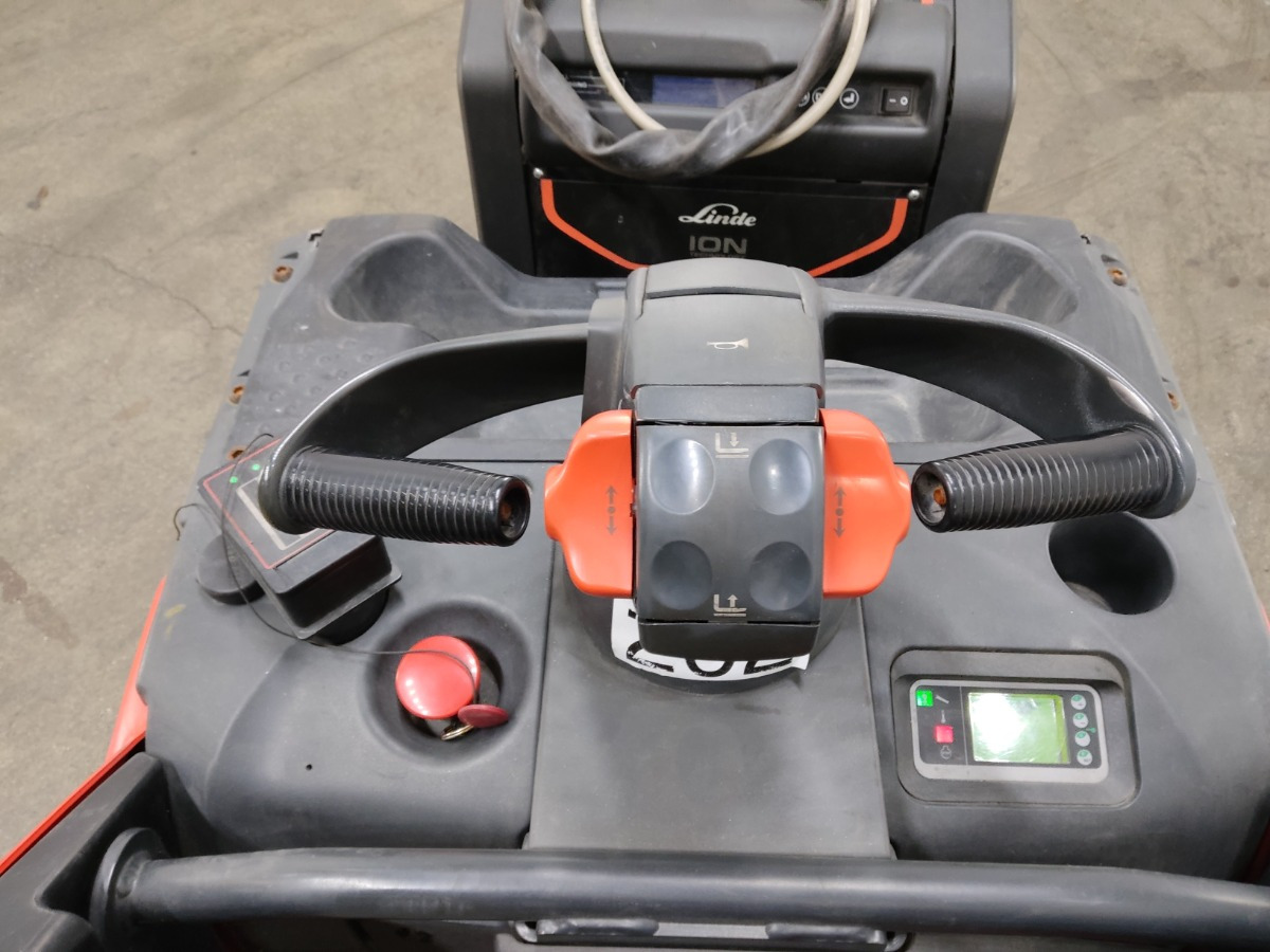 Linde T20SP-02/LIION/2400M - Pallet truck: picture 3 Linde T20SP-02/LIION/2400M - Pallet truck: picture 3