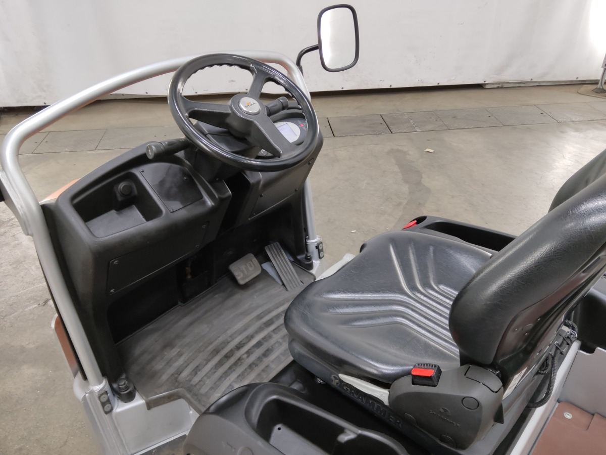Still LTX70/BATT.NEU - Tow tractor: picture 3 Still LTX70/BATT.NEU - Tow tractor: picture 3