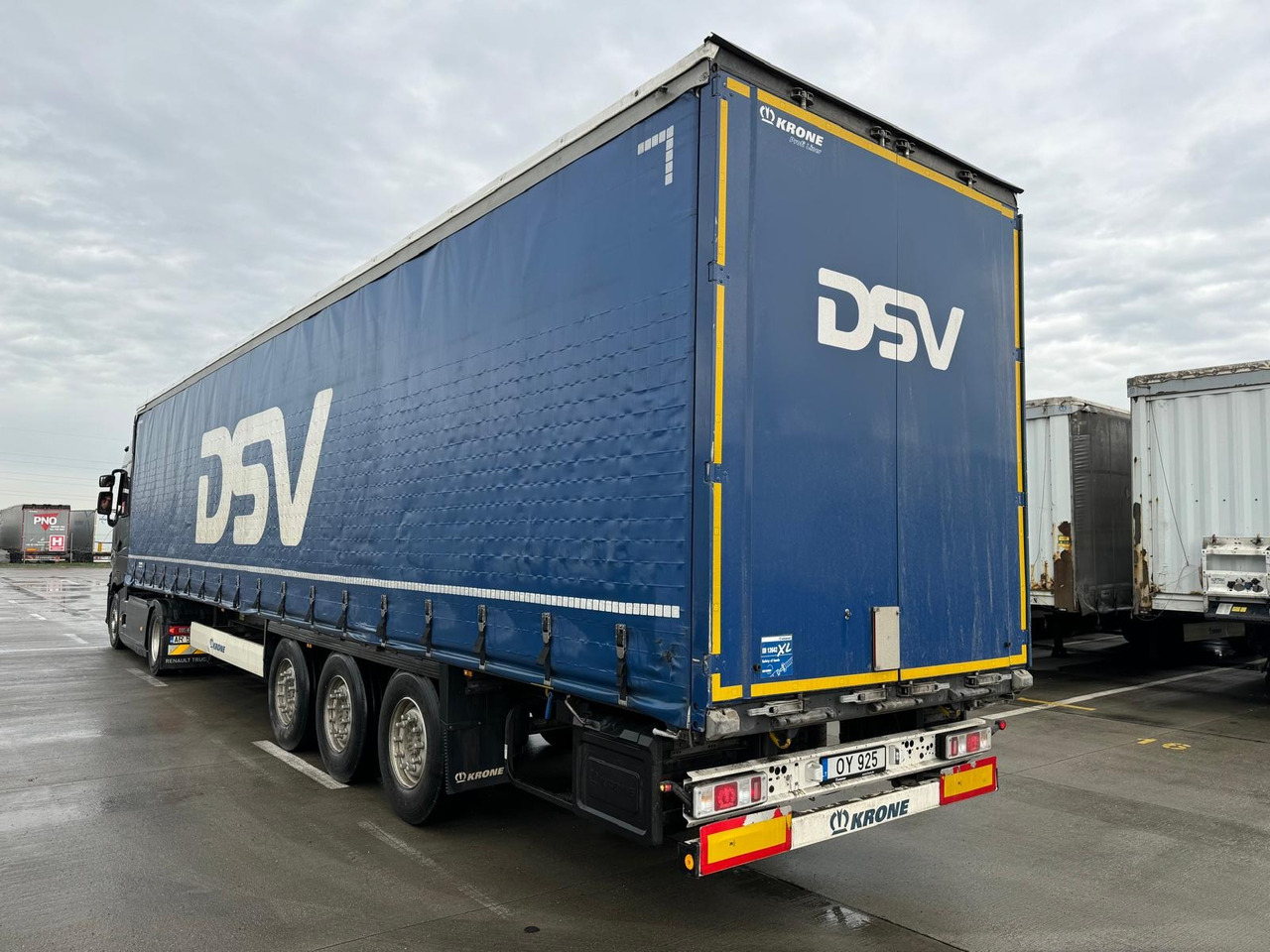 New Curtainsider semi-trailer Krone SD: picture 7