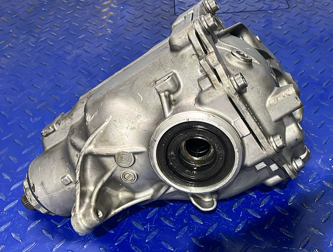 BMW Rear Differential xDrive 8643137-01 - Transmission: picture 4 BMW Rear Differential xDrive 8643137-01 - Transmission: picture 4